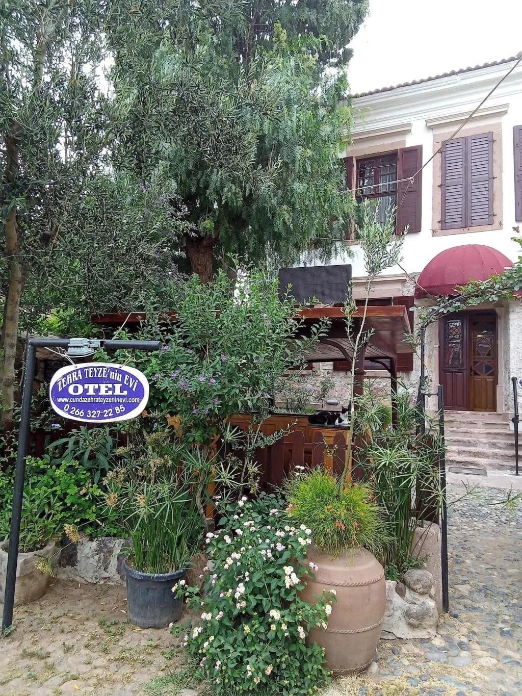 Bar, Cunda Zehra Teyzenin Evi, Izmir