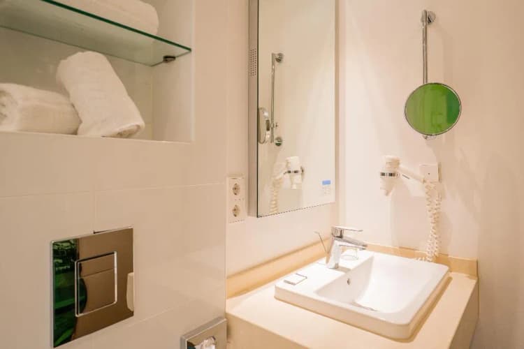DOUBLE STANDARD Room, Homaris West Side - Self-Check In, Berlin