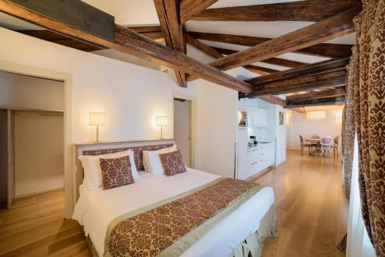 APARTMENT DELUXE CANAL VIEW Room, Al Redentore di Venezia, Venice