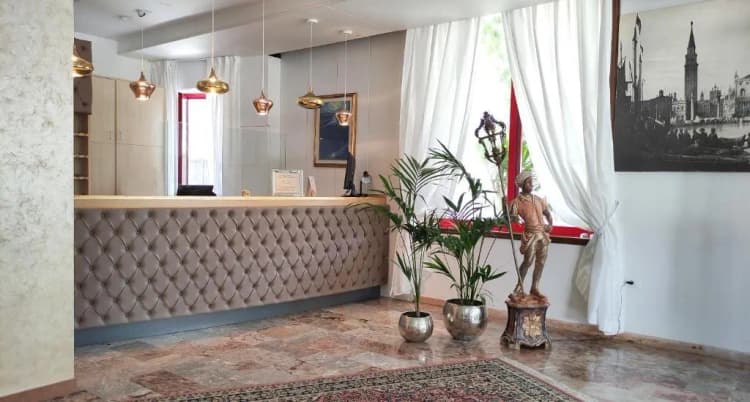 Lobby, Oxford, Venice
