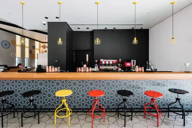 Bar, Hampton by Hilton Dubai Al Seef, Dubai