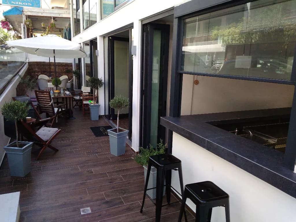 Bar, New York, Rhodes