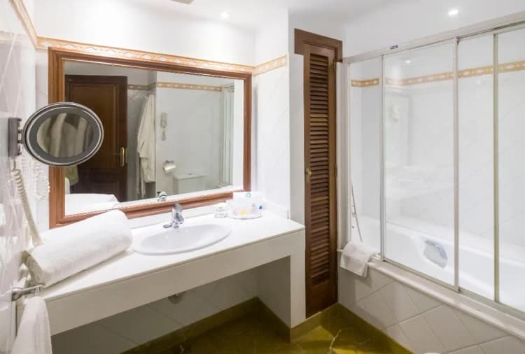 APARTMENT THREE BEDROOMS Room, Galeon Suites, Majorca
