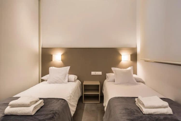 APARTMENT CAPACITY 5 TWO BEDROOMS Room, Mon Suites San Martín, Valencia