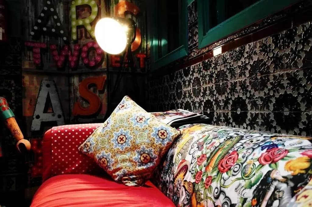 Bar, Sevilla Kitsch Hostel Art, Seville