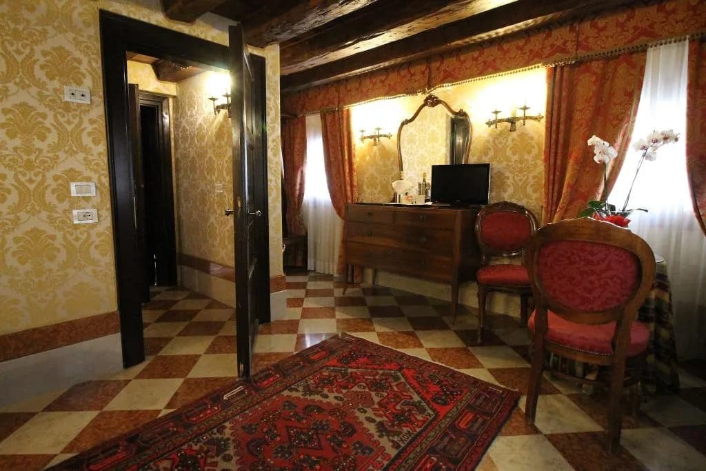 DOUBLE CLASSIC QUEEN BED Room, Palazzo Abadessa, Venice