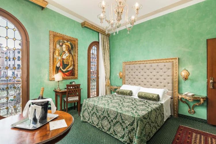 Double or Twin DELUXE CANAL VIEW Room, Marconi, Venice