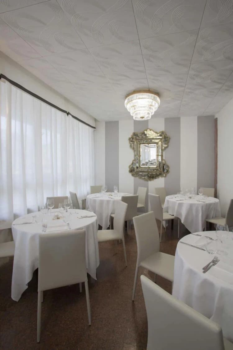 Bar, Imperial Palace, Venice