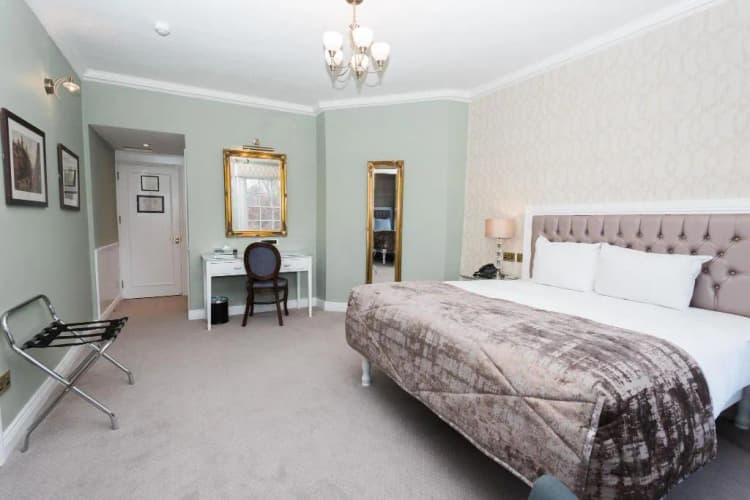 DOUBLE DELUXE KING BED Room, Staunton's on the Green, Dublin