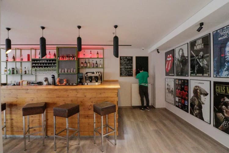 Bar, Athens Hawks, Athens
