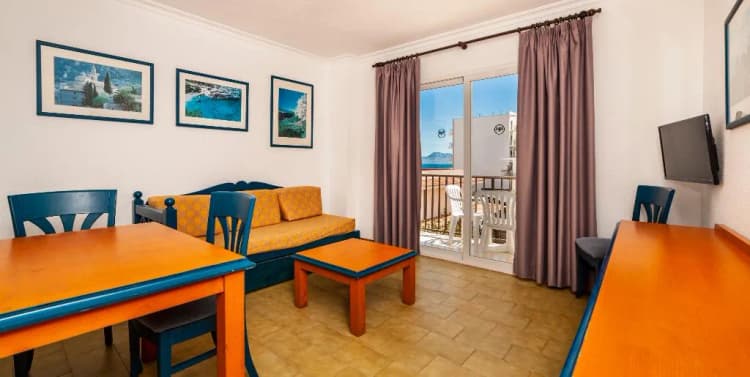 APARTMENT CAPACITY 4 ONE BEDROOM Room, Charlys, Majorca