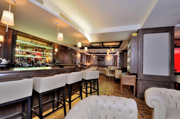 Bar, Royal Tulip City Center, Tangier