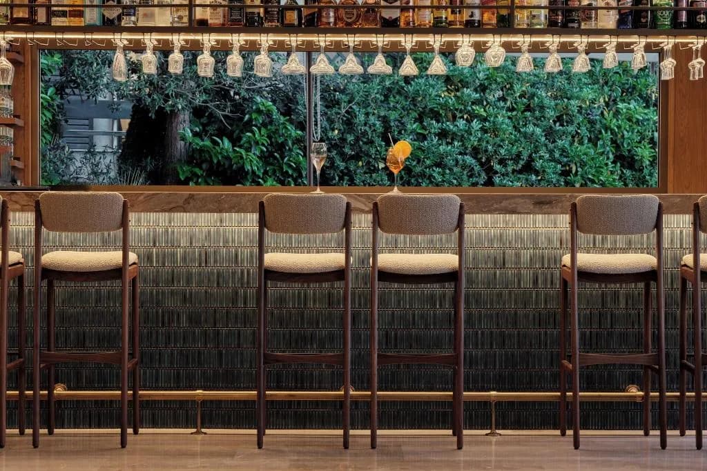 Bar, Golden Sun, Athens