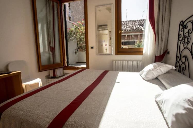 DOUBLE ONE BED Room, Antigo Trovatore, Venice