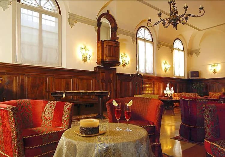 Bar, Abbazia, Venice