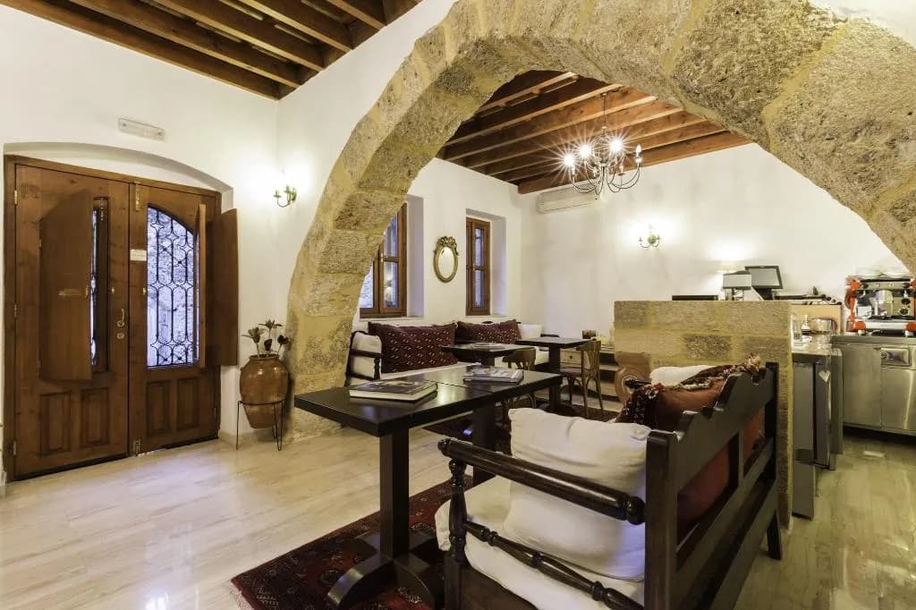 Bar, Camelot, Rhodes