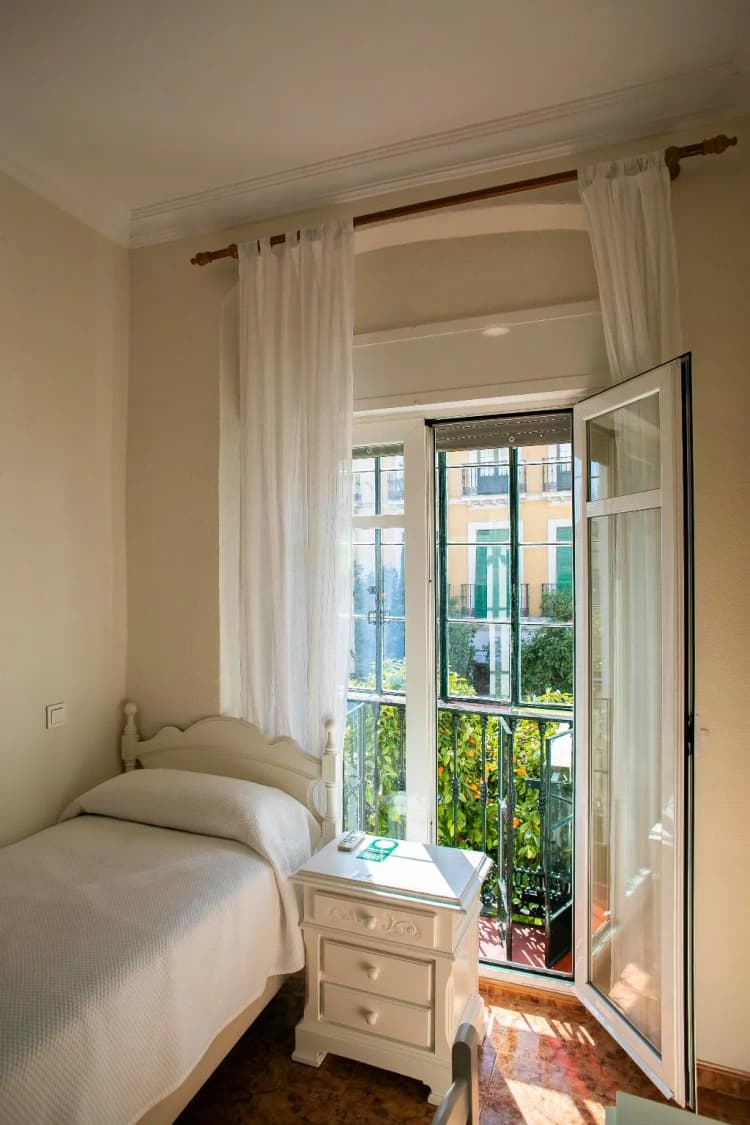 DOUBLE SINGLE USE Shared internal bathroom Room, Pensión dulces sueños, Seville