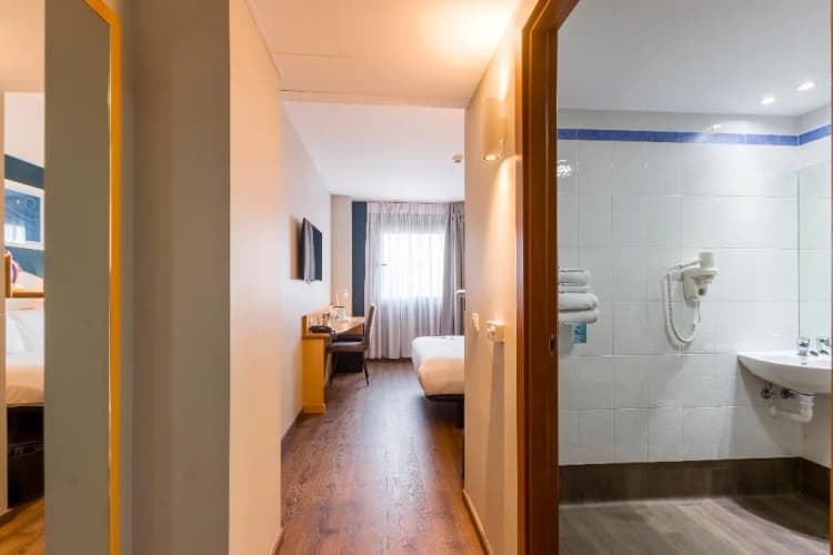 DOUBLE Accessible Room, Travelodge Madrid Alcala de Henares, Madrid