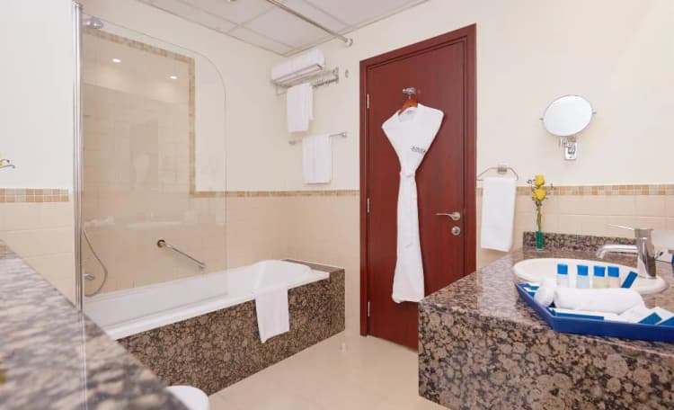 APARTMENT FOUR BEDROOMS Room, Roda Amwaj Suites Jumeirah Beach Residence, Dubai