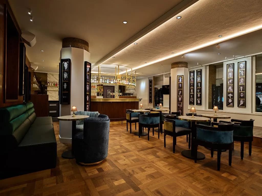Bar, Clayton Hotel Amsterdam American, Amsterdam