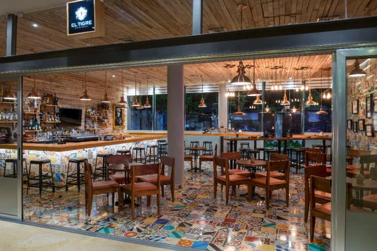 Bar, The Fives Downtown Hotel, Curio by Hilton, Playa Del Carmen