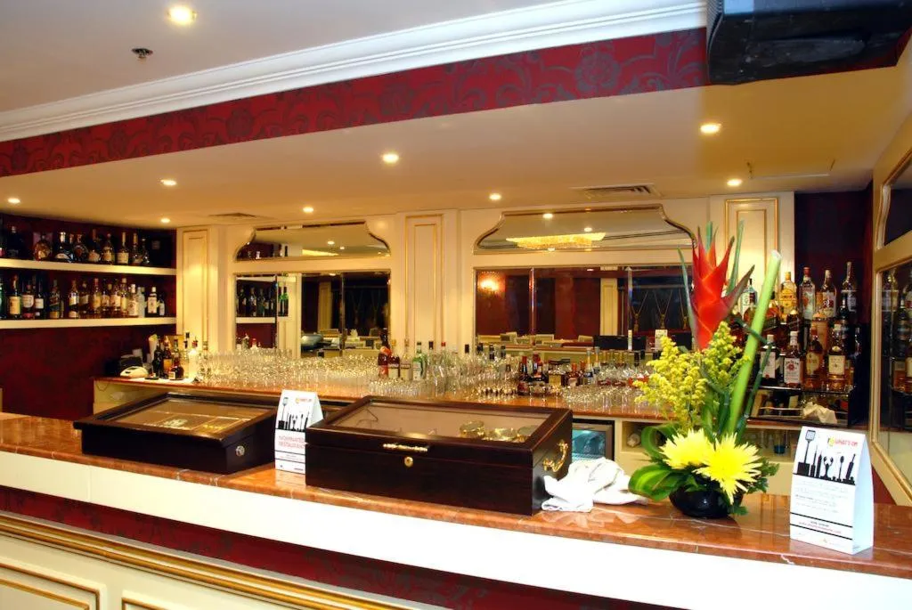 Bar, New Moscow, Dubai