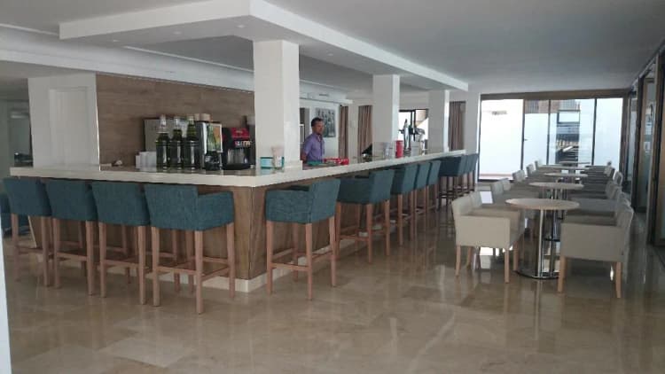 Bar, R2 Veronica, Majorca