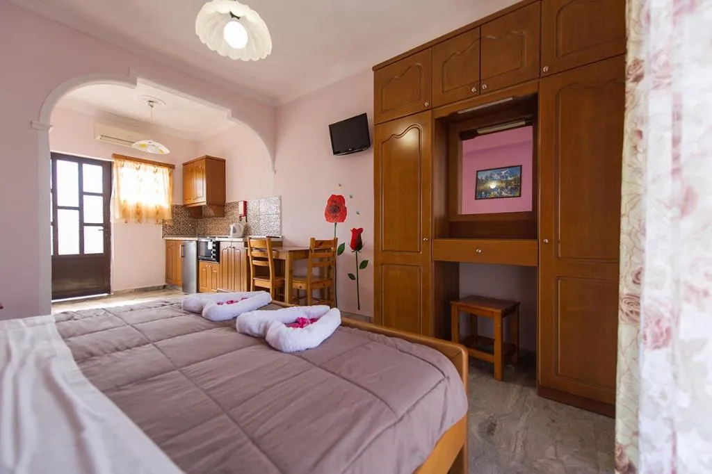APARTMENT STANDARD Room, Makis Studios & Apartments, Corfu