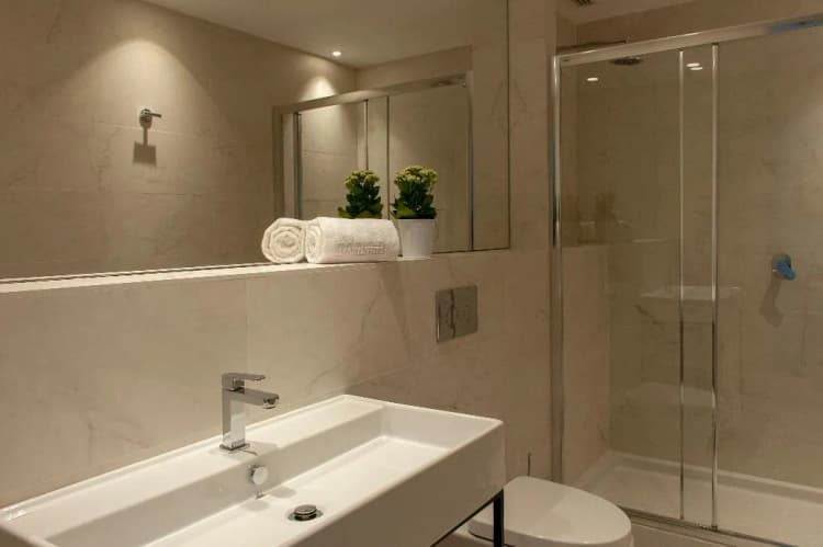 APARTMENT CAPACITY 4 TWO BEDROOMS Room, MH Apartments Central Madrid, Madrid