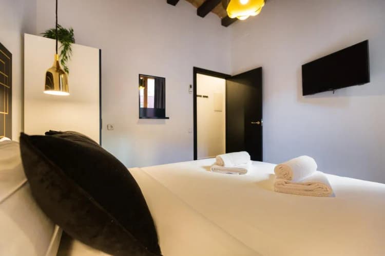 APARTMENT CAPACITY 3 TWO BEDROOMS Room, La Mare by The Streets, Barcelona