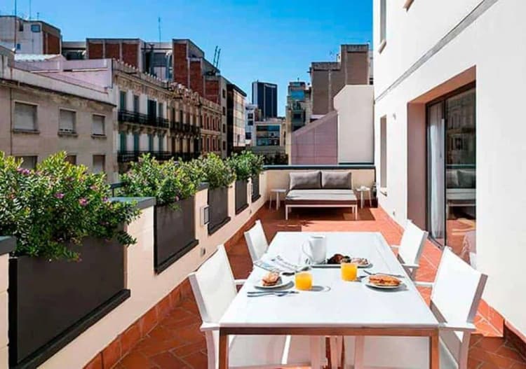 APARTMENT DELUXE WITH TERRACE Room, Murmuri Residence Mercader, Barcelona
