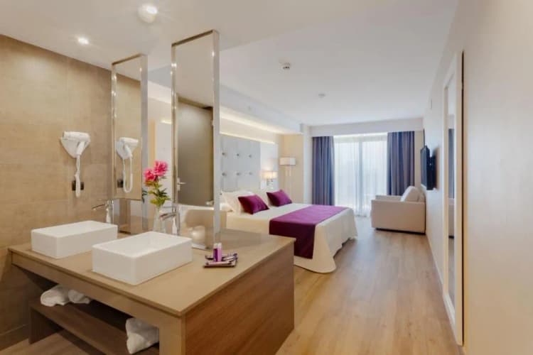 DOUBLE SUPERIOR Room, Beverly Park, Costa Brava