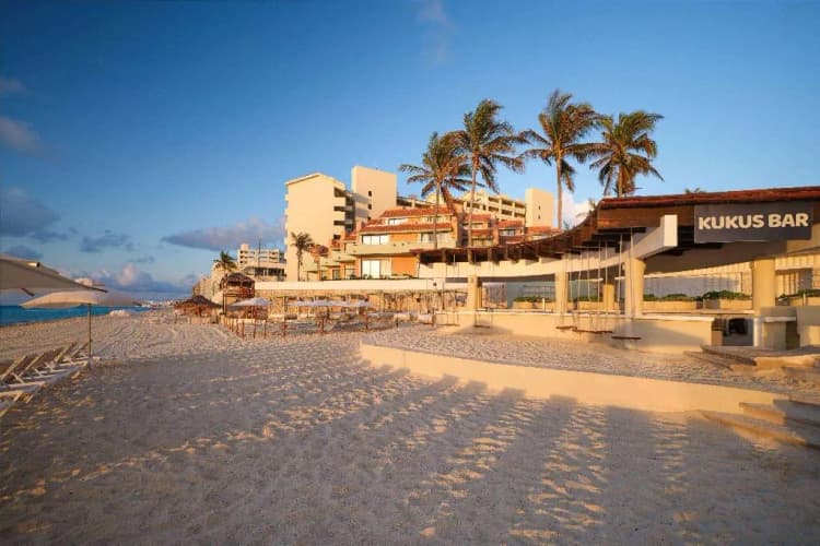 Bar, Wyndham Grand Cancun All Inclusive Resort & Villas, Cancun Area