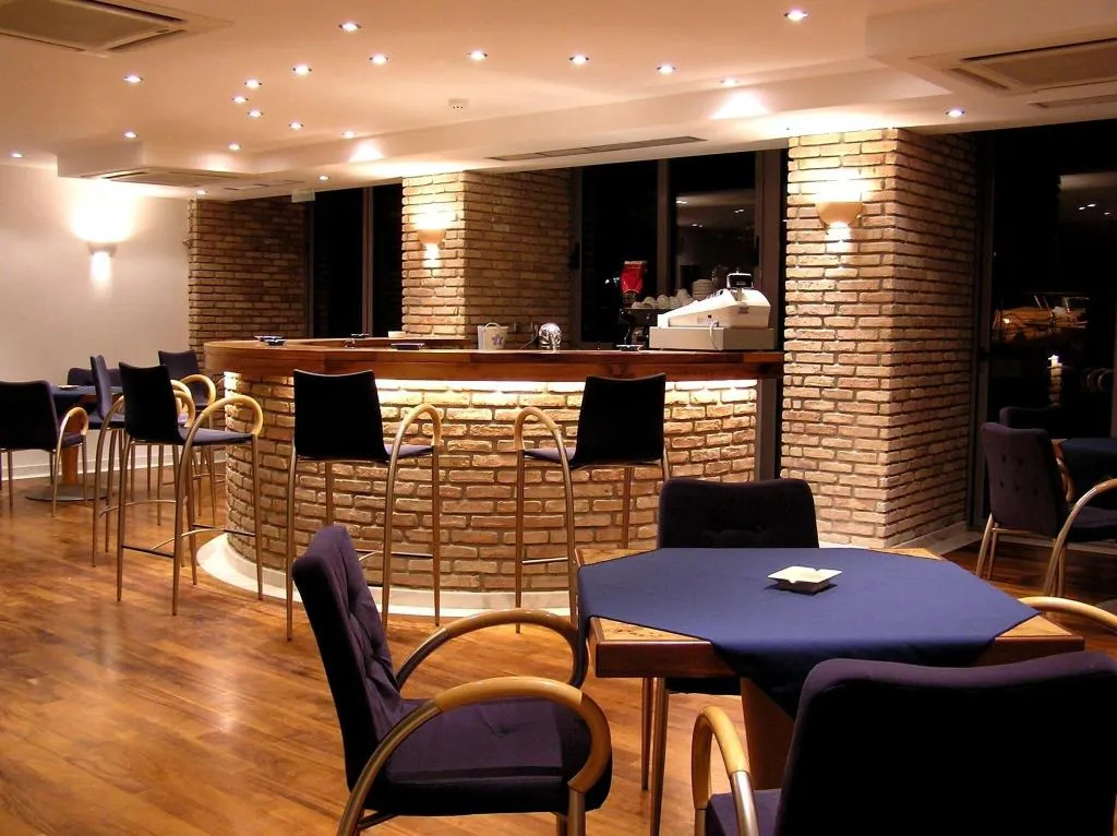 Bar, Cabo Verde, Athens