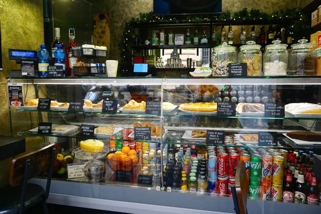 Bar, Caravita, Rome