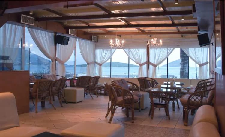 Bar, Kiani Akti, Athens