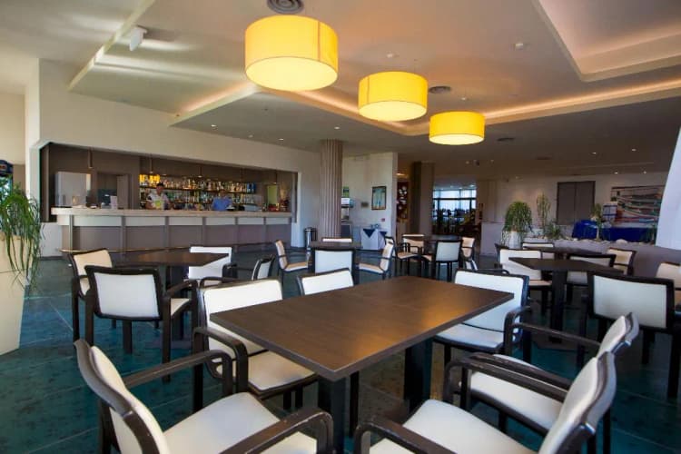 Bar, MClub Lipari, Catania