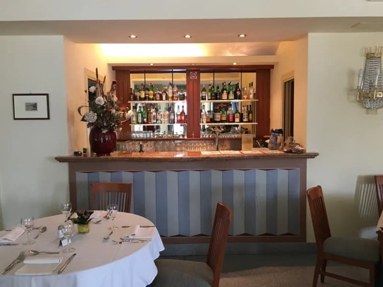 Bar, Lario, Milan