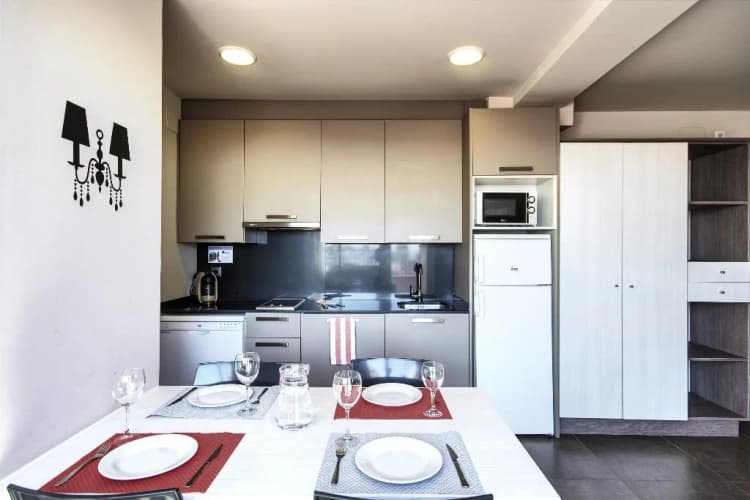 APARTMENT CAPACITY 4 ONE BEDROOM Room, Pierre & Vacances Barcelona Sants, Barcelona
