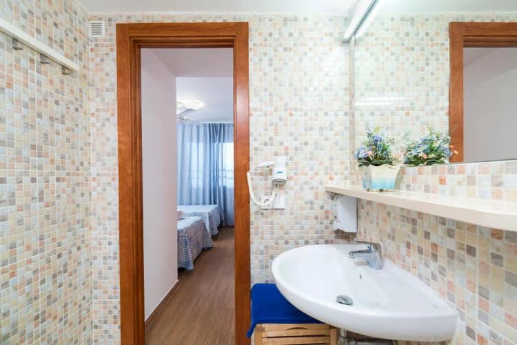 APARTMENT SUPERIOR TWO BEDROOMS Room, Els Llorers, Costa Brava