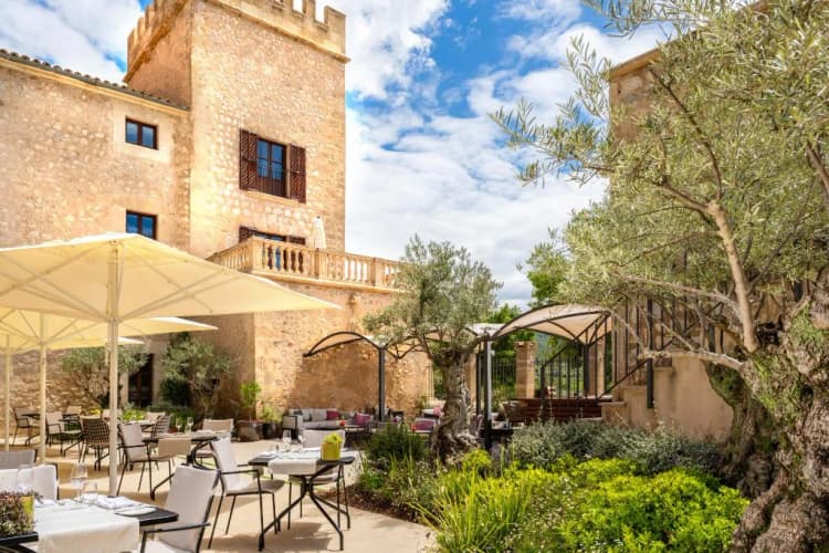 Bar, Castell Son Claret, Majorca