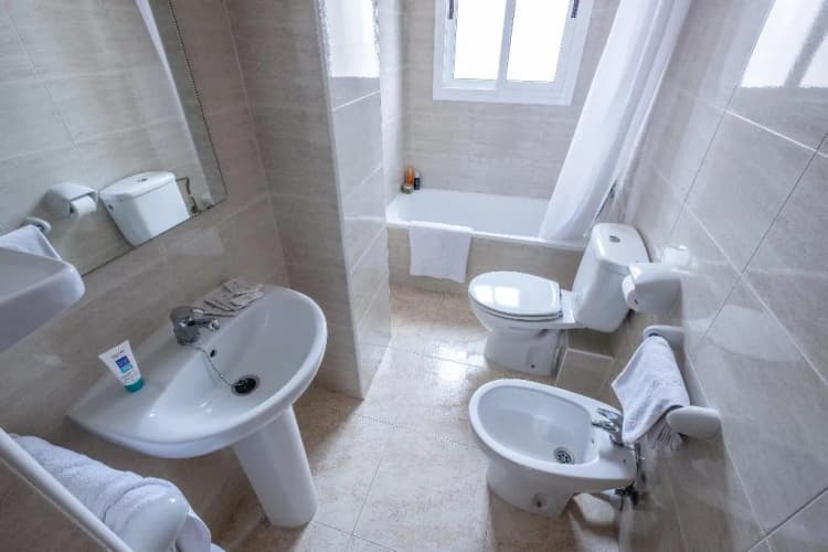 APARTMENT CAPACITY 4 TWO BEDROOMS Room, Apartamentos California, Costa Dorada