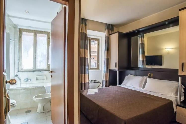 DOUBLE SINGLE USE STANDARD Room, Tritone, Rome