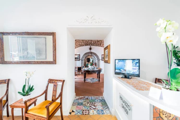 Lobby, Palazzo Sassi, Naples