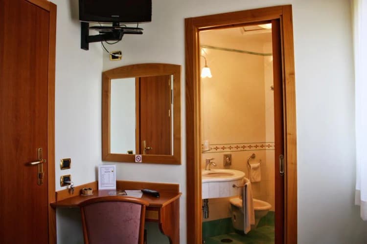 DOUBLE SINGLE USE STANDARD Room, Hotel Savoia, Naples