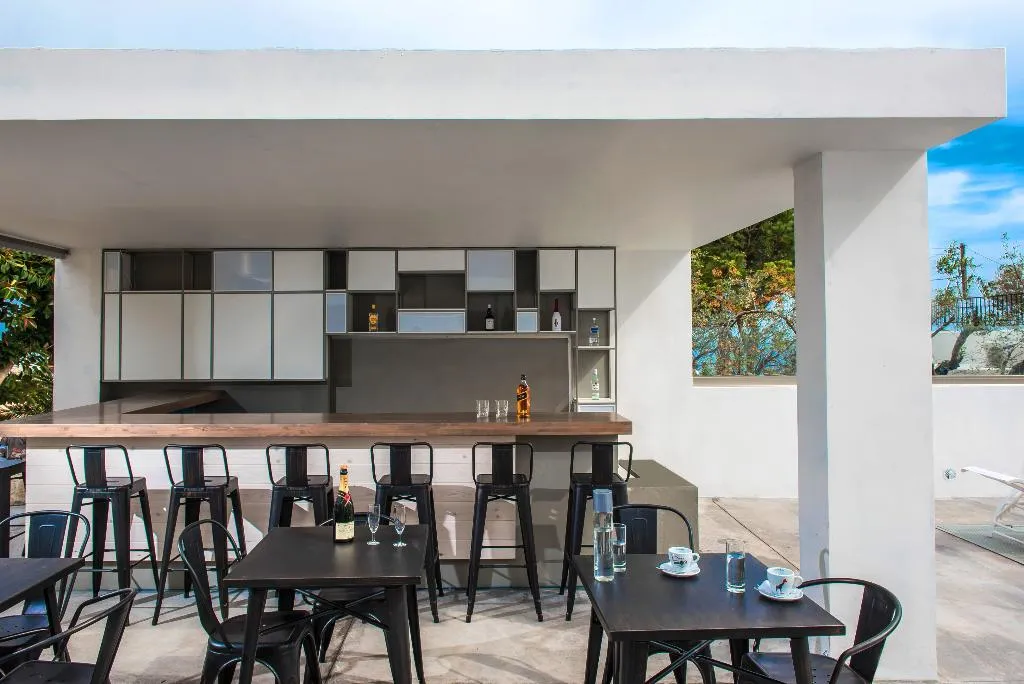 Bar, Bianca Doma, Crete