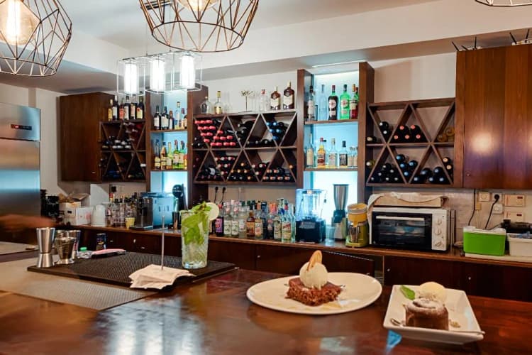 Bar, Alexis, Crete