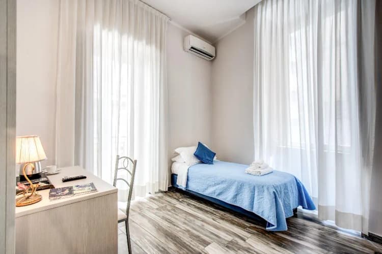 DOUBLE SINGLE USE STANDARD Room, Napoli'S Gold, Naples