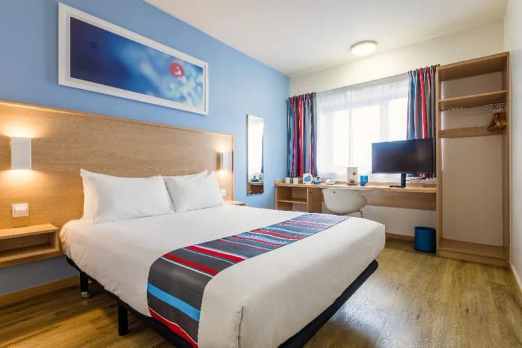 DOUBLE CAPACITY 1 Room, Travelodge Barcelona Fira, Barcelona