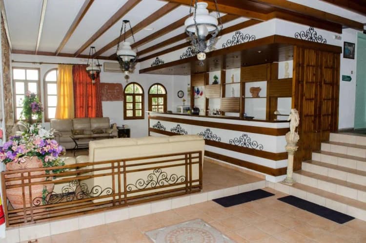 Bar, Alkion, Crete